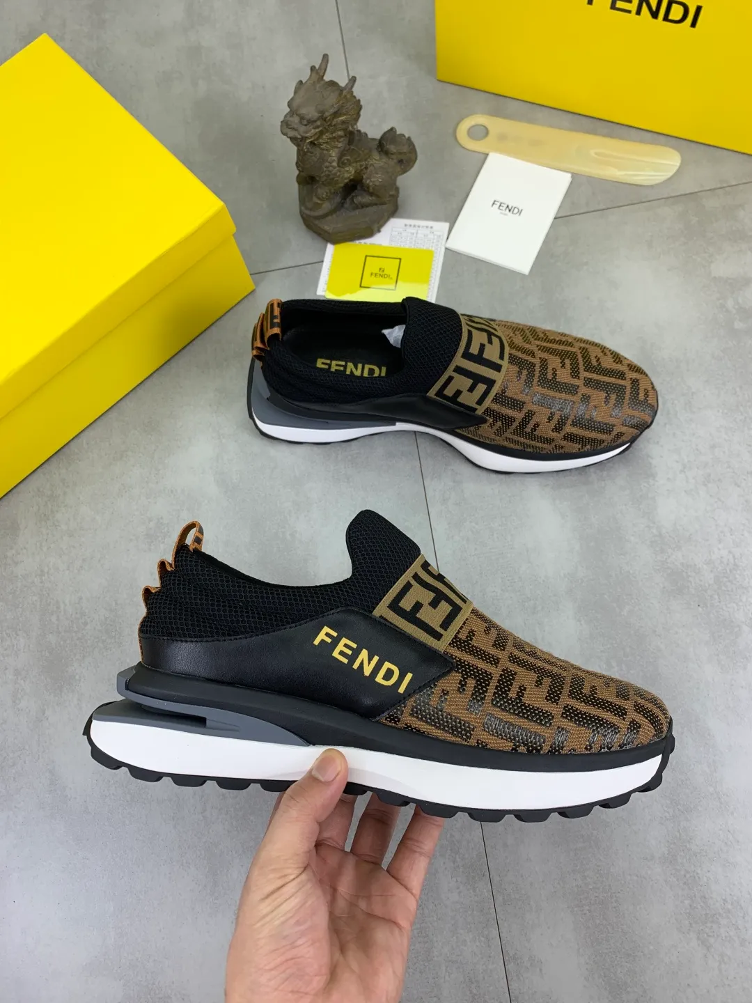 ​Men's shoes 💰P440 💰【New】Little monster 🆘 New FENDI 🕶️🕶️Simple routing effect, showing an elegant and cool driving shoe 🎬Using imported calfskin + first-layer pigskin lining🐂Excellent material🎬Detailed workmanship 🤗Comfortable foot feel➰➰. ​Pair it with any outfit to show your taste and temperament, low-key luxury ♻️Design ​simple and elegant ​noble and fashionable 🍃​Very loved and favored by trendy men 💓❤️size: 38-44 (45 customized) 3️⃣colors available